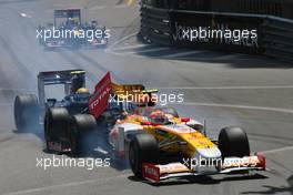 24.05.2009 Monte Carlo, Monaco,  Sebastien Buemi (SUI), Scuderia Toro Rosso and Nelson Piquet Jr (BRA), Renault F1 Team crashes  - Formula 1 World Championship, Rd 6, Monaco Grand Prix, Sunday Race