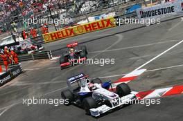 24.05.2009 Monte Carlo, Monaco,  Robert Kubica (POL), BMW Sauber F1 Team, F1.09 and Lewis Hamilton (GBR), McLaren Mercedes, MP4-24 - Formula 1 World Championship, Rd 6, Monaco Grand Prix, Sunday Race