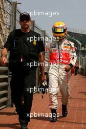 23.05.2009 Monte Carlo, Monaco,  Lewis Hamilton (GBR), McLaren Mercedes comes back to the pits after crashes - Formula 1 World Championship, Rd 6, Monaco Grand Prix, Saturday Qualifying