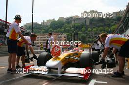 23.05.2009 Monte Carlo, Monaco,  Nelson Piquet Jr (BRA), Renault F1 Team, Pitlane, Box, Garage - Formula 1 World Championship, Rd 6, Monaco Grand Prix, Saturday Practice