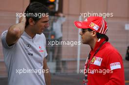 23.05.2009 Monte Carlo, Monaco,  Pedro de la Rosa (ESP), Test Driver, McLaren Mercedes with Felipe Massa (BRA), Scuderia Ferrari - Formula 1 World Championship, Rd 6, Monaco Grand Prix, Saturday