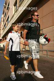 23.05.2009 Monte Carlo, Monaco,  Rubens Barrichello (BRA), Brawn GP and his son - Formula 1 World Championship, Rd 6, Monaco Grand Prix, Saturday