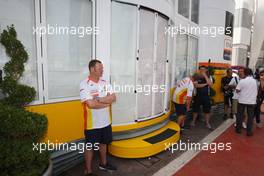 24.05.2009 Monte Carlo, Monaco,  The windows are blocked out as a meeting of team bosses held in the Renault f1 motorhome - Formula 1 World Championship, Rd 6, Monaco Grand Prix, Sunday