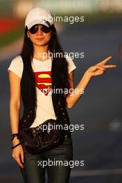 03.04.2009 Kuala Lumpur, Malaysia,  Grid girl practice - Formula 1 World Championship, Rd 2, Malaysian Grand Prix, Friday