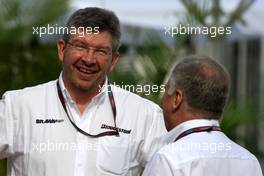 03.04.2009 Kuala Lumpur, Malaysia,  Ross Brawn (GBR) Brawn GP Team Principal, Patrick Head (GBR), Williams F1 Team, Director of Engineering - Formula 1 World Championship, Rd 2, Malaysian Grand Prix, Friday