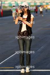 03.04.2009 Kuala Lumpur, Malaysia,  Grid girl practice - Formula 1 World Championship, Rd 2, Malaysian Grand Prix, Friday