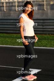 03.04.2009 Kuala Lumpur, Malaysia,  Grid girl practice - Formula 1 World Championship, Rd 2, Malaysian Grand Prix, Friday