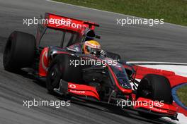 03.04.2009 Kuala Lumpur, Malaysia,  Lewis Hamilton (GBR), McLaren Mercedes, MP4-24 - Formula 1 World Championship, Rd 2, Malaysian Grand Prix, Friday Practice