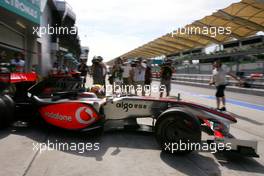 03.04.2009 Kuala Lumpur, Malaysia,  Lewis Hamilton (GBR), McLaren Mercedes  - Formula 1 World Championship, Rd 2, Malaysian Grand Prix, Friday Practice