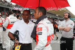 05.04.2009 Kuala Lumpur, Malaysia,  Anthony Hamilton (GBR), Father of Lewis Hamilton and Lewis Hamilton (GBR), McLaren Mercedes - Formula 1 World Championship, Rd 2, Malaysian Grand Prix, Sunday Pre-Race Grid