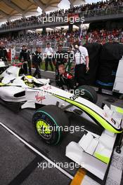 05.04.2009 Kuala Lumpur, Malaysia,  Jenson Button (GBR), Brawn GP  - Formula 1 World Championship, Rd 2, Malaysian Grand Prix, Sunday Pre-Race Grid