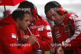 05.04.2009 Kuala Lumpur, Malaysia,  Red flag, Felipe Massa (BRA), Scuderia Ferrari - Formula 1 World Championship, Rd 2, Malaysian Grand Prix, Sunday Pre-Race Grid