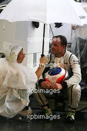 05.04.2009 Kuala Lumpur, Malaysia,  red flag, Rubens Barrichello (BRA), Brawn GP  - Formula 1 World Championship, Rd 2, Malaysian Grand Prix, Sunday Pre-Race Grid