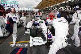 05.04.2009 Kuala Lumpur, Malaysia,  Nick Heidfeld (GER), BMW Sauber F1 Team, F1.09 - Formula 1 World Championship, Rd 2, Malaysian Grand Prix, Sunday Pre-Race Grid