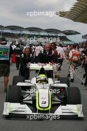 05.04.2009 Kuala Lumpur, Malaysia,  Jenson Button (GBR), Brawn GP, BGP001, BGP 001 - Formula 1 World Championship, Rd 2, Malaysian Grand Prix, Sunday Pre-Race Grid