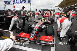 05.04.2009 Kuala Lumpur, Malaysia,  Lewis Hamilton (GBR), McLaren Mercedes, MP4-24 - Formula 1 World Championship, Rd 2, Malaysian Grand Prix, Sunday Pre-Race Grid