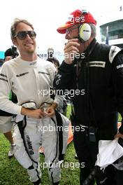 05.04.2009 Kuala Lumpur, Malaysia,  Jenson Button (GBR), Brawn GP and Ross Brawn (GBR) Team Principal, Brawn GP  - Formula 1 World Championship, Rd 2, Malaysian Grand Prix, Sunday Pre-Race Grid