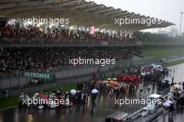 05.04.2009 Kuala Lumpur, Malaysia,  Race stopped due to rain and the cars form up on the grid - Formula 1 World Championship, Rd 2, Malaysian Grand Prix, Sunday Race