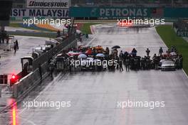 05.04.2009 Kuala Lumpur, Malaysia,  Cars stops on track  - Formula 1 World Championship, Rd 2, Malaysian Grand Prix, Sunday Race