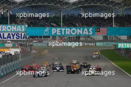 05.04.2009 Kuala Lumpur, Malaysia,  Start of the Race - Formula 1 World Championship, Rd 2, Malaysian Grand Prix, Sunday Race