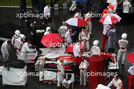 05.04.2009 Kuala Lumpur, Malaysia,  Jarno Trulli (ITA), Toyota Racing, on the reformed grid, after the race was red flagged due to rain - Formula 1 World Championship, Rd 2, Malaysian Grand Prix, Sunday Race