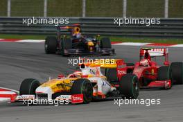 05.04.2009 Kuala Lumpur, Malaysia,  Fernando Alonso (ESP), Renault F1 Team and Kimi Raikkonen (FIN), Räikkönen, Scuderia Ferrari  - Formula 1 World Championship, Rd 2, Malaysian Grand Prix, Sunday Race