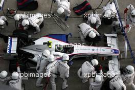 05.04.2009 Kuala Lumpur, Malaysia,  Nick Heidfeld (GER), BMW Sauber F1 Team, pitstop - Formula 1 World Championship, Rd 2, Malaysian Grand Prix, Sunday Race