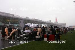 05.04.2009 Kuala Lumpur, Malaysia,  Cars stops on track  - Formula 1 World Championship, Rd 2, Malaysian Grand Prix, Sunday Race