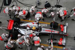 05.04.2009 Kuala Lumpur, Malaysia,  Lewis Hamilton (GBR), McLaren Mercedes, MP4-24, pitstop - Formula 1 World Championship, Rd 2, Malaysian Grand Prix, Sunday Race