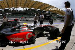 04.04.2009 Kuala Lumpur, Malaysia,  Lewis Hamilton (GBR), McLaren Mercedes  - Formula 1 World Championship, Rd 2, Malaysian Grand Prix, Saturday Practice