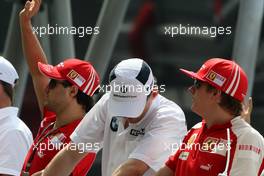 05.04.2009 Kuala Lumpur, Malaysia,  Felipe Massa (BRA), Scuderia Ferrari, Robert Kubica (POL),  BMW Sauber F1 Team, Kimi Raikkonen (FIN), Räikkönen, Scuderia Ferrari - Formula 1 World Championship, Rd 2, Malaysian Grand Prix, Sunday