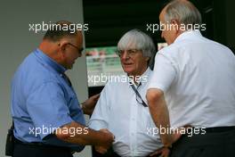 05.04.2009 Kuala Lumpur, Malaysia,  Pat Behar (FRA), FIA, Photographers Delegate, Bernie Ecclestone (GBR), President and CEO of Formula One Management and Karl-Heinz Zimmerman (AUT) - Formula 1 World Championship, Rd 2, Malaysian Grand Prix, Sunday