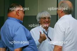 05.04.2009 Kuala Lumpur, Malaysia,  Pat Behar (FRA), FIA, Photographers Delegate, Bernie Ecclestone (GBR), President and CEO of Formula One Management and Karl-Heinz Zimmerman (AUT) - Formula 1 World Championship, Rd 2, Malaysian Grand Prix, Sunday