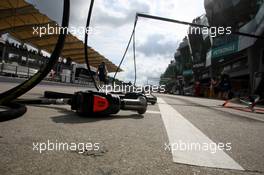 05.04.2009 Kuala Lumpur, Malaysia,  Pit stop gun - Formula 1 World Championship, Rd 2, Malaysian Grand Prix, Sunday