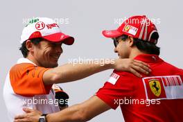 05.04.2009 Kuala Lumpur, Malaysia,  Giancarlo Fisichella (ITA), Force India F1 Team and Felipe Massa (BRA), Scuderia Ferrari  - Formula 1 World Championship, Rd 2, Malaysian Grand Prix, Sunday