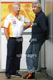 02.04.2009 Kuala Lumpur, Malaysia,  Pat Symonds (GBR), Renault F1 Team, Executive Director of Engineering and Flavio Briatore (ITA), Renault F1 Team, Team Chief, Managing Director  - Formula 1 World Championship, Rd 2, Malaysian Grand Prix, Thursday