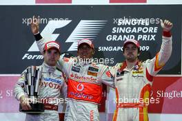 27.09.2009 Singapore, Singapore,  Timo Glock (GER), Toyota F1 Team, Lewis Hamilton (GBR), McLaren Mercedes, Fernando Alonso (ESP), Renault F1 Team - Formula 1 World Championship, Rd 14, Singapore Grand Prix, Sunday Podium