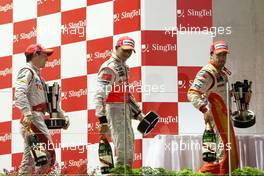 27.09.2009 Singapore, Singapore,  Timo Glock (GER), Toyota F1 Team, Lewis Hamilton (GBR), McLaren Mercedes, Fernando Alonso (ESP), Renault F1 Team - Formula 1 World Championship, Rd 14, Singapore Grand Prix, Sunday Podium