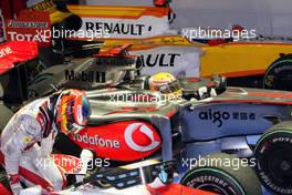 27.09.2009 Singapore, Singapore,  Timo Glock (GER), Toyota F1 Team, Lewis Hamilton (GBR), McLaren Mercedes - Formula 1 World Championship, Rd 14, Singapore Grand Prix, Sunday Podium