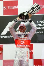 27.09.2009 Singapore, Singapore,  Lewis Hamilton (GBR), McLaren Mercedes - Formula 1 World Championship, Rd 14, Singapore Grand Prix, Sunday Podium