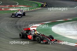 27.09.2009 Singapore, Singapore,  Lewis Hamilton (GBR), McLaren Mercedes and Nico Rosberg (GER), Williams F1 Team  - Formula 1 World Championship, Rd 14, Singapore Grand Prix, Sunday Race