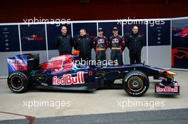 09.03.2009 Barcelona, Spain, Sebastien Buemi (SUI), Scuderia Toro Rosso, STR04, Sebastien Bourdais (FRA), Scuderia Toro Rosso, STR4 and Franz Tost (AUT), Scuderia Toro Rosso, Team Principal  - Scuderia Toro Rosso, STR4 - Launch