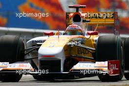 05.06.2009 Istanbul, Turkey,  Fernando Alonso (ESP), Renault F1 Team  - Formula 1 World Championship, Rd 7, Turkish Grand Prix, Friday Practice