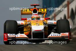 05.06.2009 Istanbul, Turkey,  Fernando Alonso (ESP), Renault F1 Team  - Formula 1 World Championship, Rd 7, Turkish Grand Prix, Friday Practice