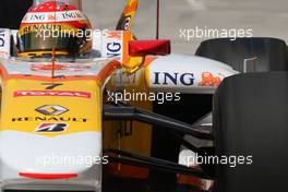 05.06.2009 Istanbul, Turkey,  Fernando Alonso (ESP), Renault F1 Team - Formula 1 World Championship, Rd 7, Turkish Grand Prix, Friday Practice