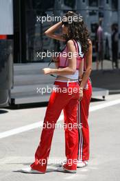 07.06.2009 Istanbul, Turkey,  Girls - Formula 1 World Championship, Rd 7, Turkish Grand Prix, Sunday Grid Girl