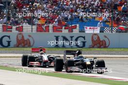 07.06.2009 Istanbul, Turkey,  Sébastien Buemi (SUI), Scuderia Toro Rosso leads Lewis Hamilton (GBR), McLaren Mercedes - Formula 1 World Championship, Rd 7, Turkish Grand Prix, Sunday Race