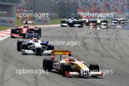 07.06.2009 Istanbul, Turkey,  Fernando Alonso (ESP), Renault F1 Team, R29 leads Robert Kubica (POL),  BMW Sauber F1 Team - Formula 1 World Championship, Rd 7, Turkish Grand Prix, Sunday Race