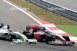 07.06.2009 Istanbul, Turkey,  Heikki Kovalainen (FIN), McLaren Mercedes, Rubens Barrichello (BRA), Brawn GP - Formula 1 World Championship, Rd 7, Turkish Grand Prix, Sunday Race