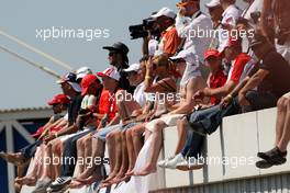 07.06.2009 Istanbul, Turkey,  Fans watch the race - Formula 1 World Championship, Rd 7, Turkish Grand Prix, Sunday